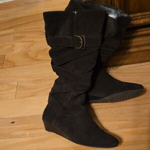 Women's White Mountain Dark Brown Suede Boots. Size 8 M